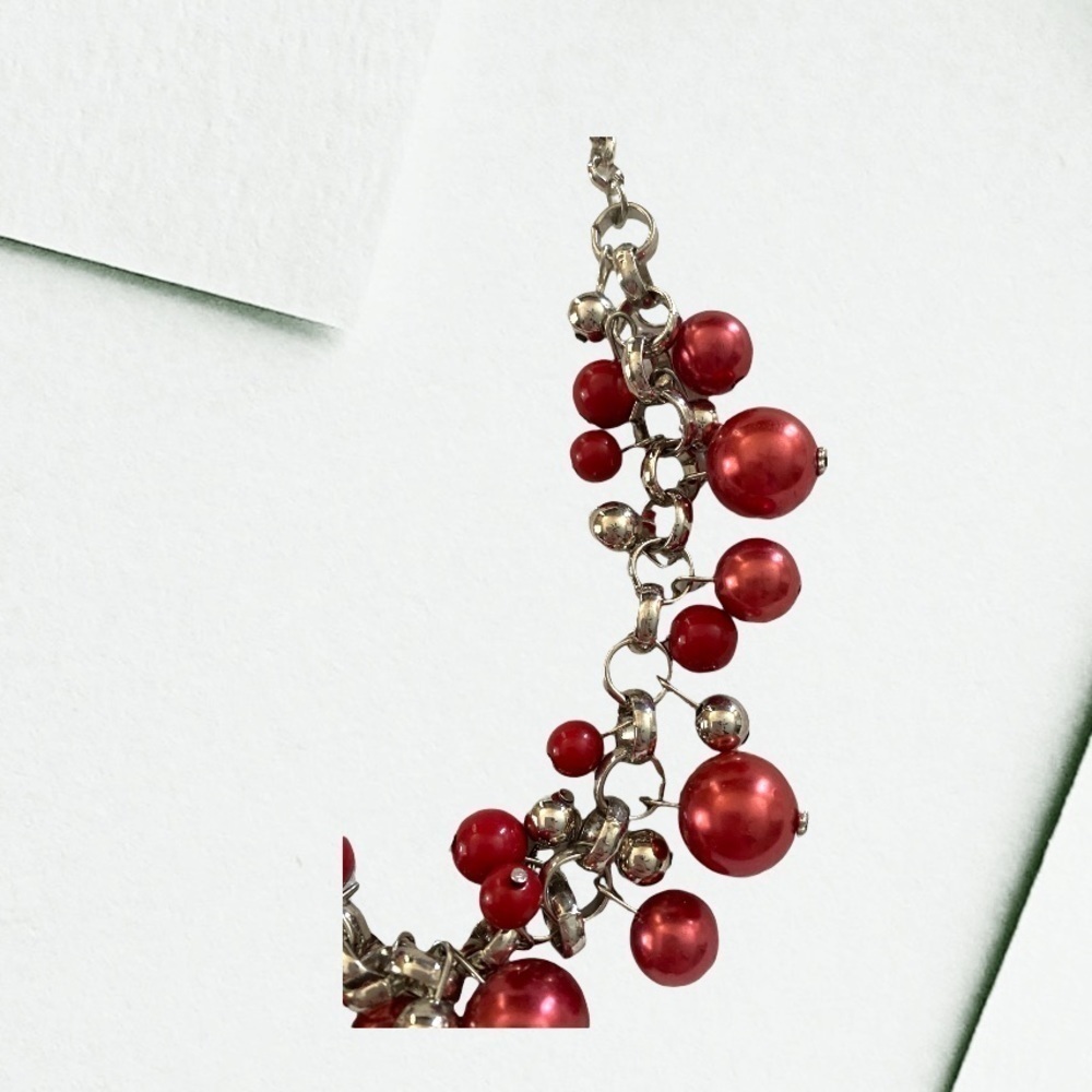 NWT Beautiful red beaded necklace - Picture 3 of 3